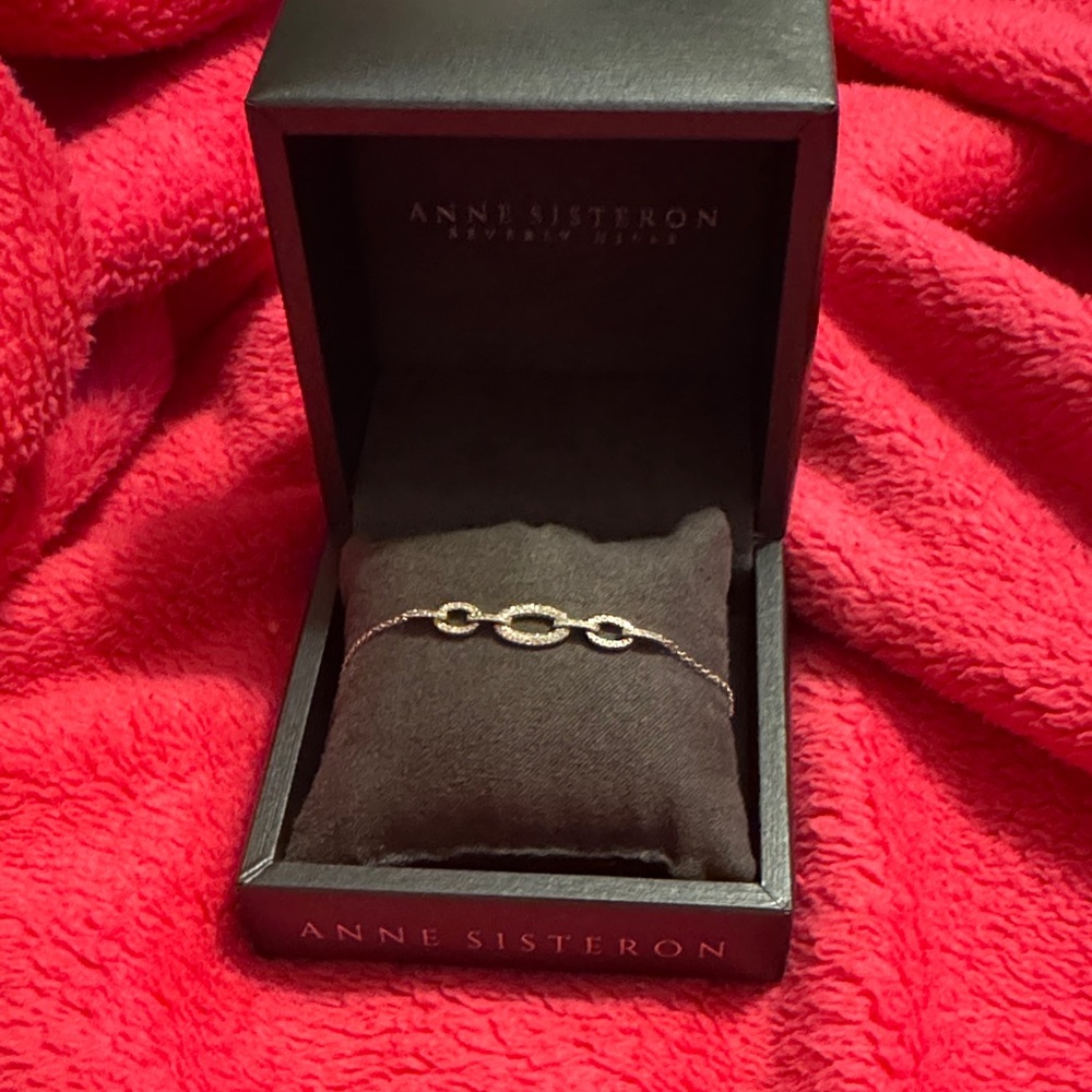 Gold bracelet with Diamond Accents
